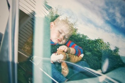 Opiekunka wyjawia dlaczego nigdy nie bierze pod opiekę śpiących dzieci. Rodzice mają dziwne pomysły