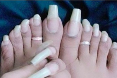 Zdjęcia najgorszych przykładów pedicure. Z tak długimi paznokciami musi być trudno chodzić 