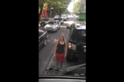 Wkurzony kierowca ciężarówki kontra typ z SUVa. Pięknie go załatwił 