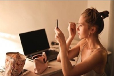 „Nawet narzeczony nie widział mnie bez makijażu.” Chodzi w pełni umalowana od rana do wieczora 