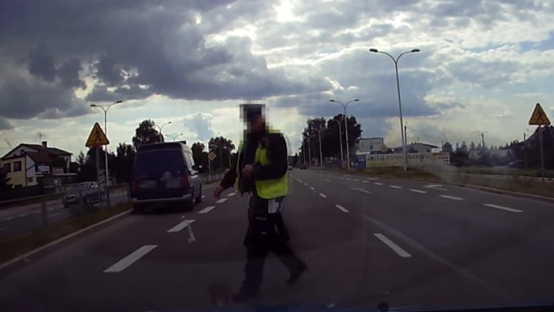 Policjanci z pretensjami kontra kierowca. Czy mieli prawo się tak zachować?