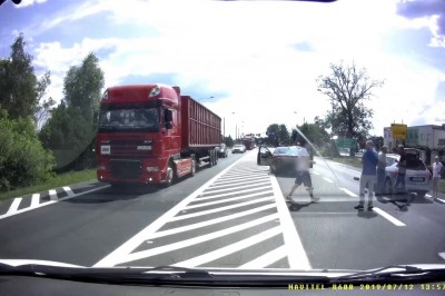 Prawdzie combo na drodze. Tak wyglądało spotkanie dwóch typów w Osielsku 