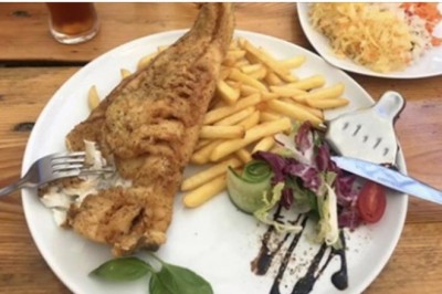 Kupiła rybę nad morzem. Nie mogła uwierzyć własnym oczom, gdy dostała rachunek