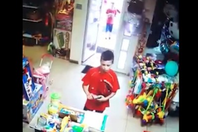 Dzieciaki wpadły do sklepu z zabawkami i próbowali go obrabować 