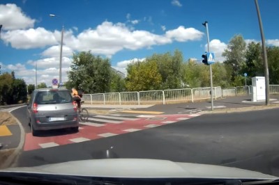 Miał być popis chamstwa, a wyszła tylko żenada. Agresywny rowerzysta w akcji
