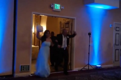 Kiedy na weselu przez przypadek nokautujesz swoją partnerkę