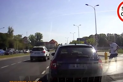 Konkretna jazda na skrzyżowaniu w Warszawie. Poleciały nawet kopy 