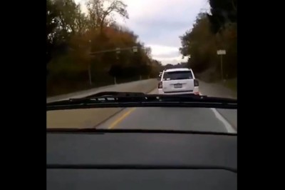 Dobrze się bawili jadąc za nawalonym kierowcą. Szybko pożałowali swojej wycieczki