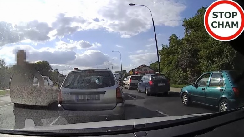 Trafił swój na swego podczas stania w korku, czyli chamówa na drodze