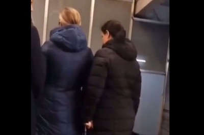 Chciała wepchnąć kobietę pod wagon metra. Wszystko nagrał świadek