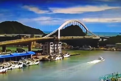 Moment zawalenia się mostu w Tajwanie. Niektórym tak niewiele brakowało 