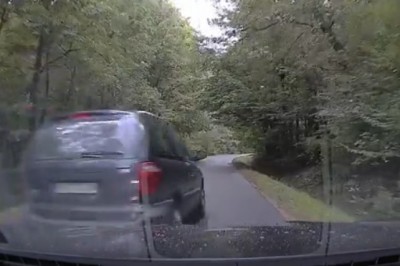 Niebezpieczny kierowca taranował inne samochody na drodze