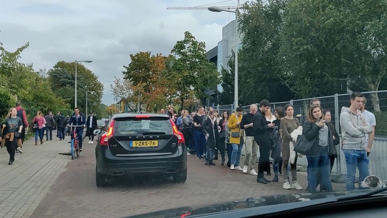 Tak wyglądały wybory w Amsterdamie. Kolejka na setki metrów 