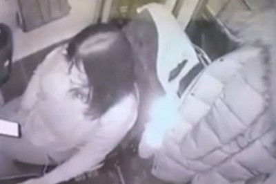 Spowodowała zderzenie tramwaju, bo bawiła się telefonem. Nagranie z monitoringu