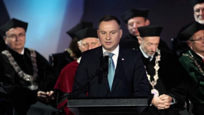 Andrzej Duda opowiada suchara niczym Karol Strasburger w Familiadzie 