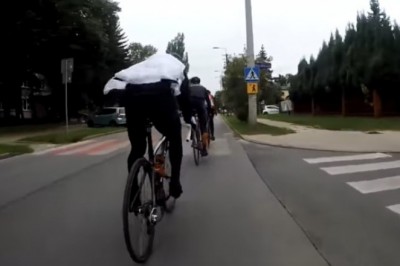 Kolejny popis pseudo kolaży na publicznej drodze. Samozaoranie 