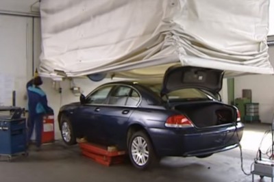 Tak wygląda utylizacja nowiutkich BMW. Dla niektórych ciężki widok