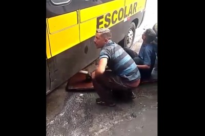 Dawaj Mati pomożesz naprawić mi autobus. Konkretny żarcik u mechanika 