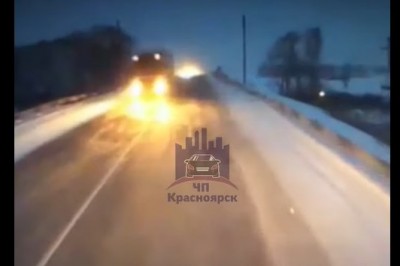 Czołówka TIRa z osobówką. W środku znajdowała się cała rodzina  