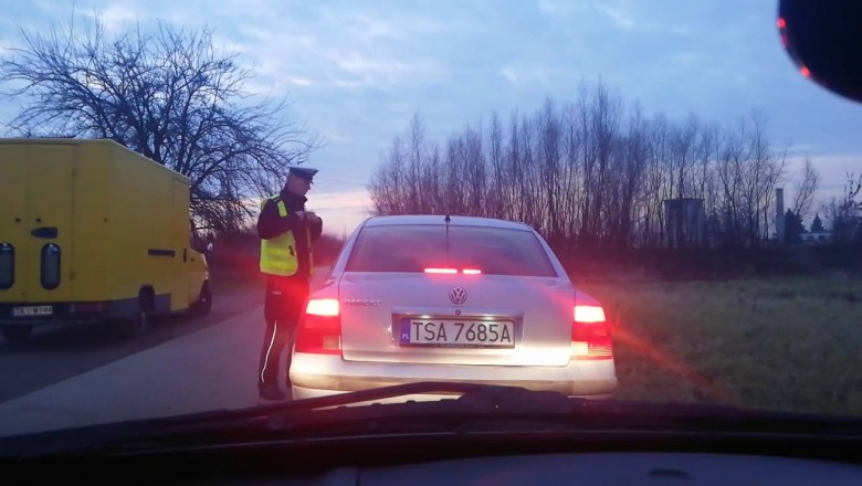 Policjant kontra kierowca i znak, którego nie było 