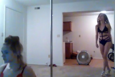 Kiedy chcesz nagrać swój popis, ale koleżanka wpycha się w kadr 