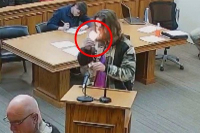 Gość odpala sobie blanta na sali sądowej w sprawie o posiadanie trawy 