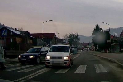 Kiedy jesteś mistrzem kierownicy w Pandzie i o mało nie potrącasz ludzi na przejściu 