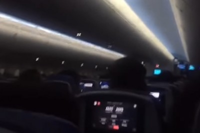 Kobieta, która bała się latać i jej reakcja na turbulencje