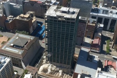 Mają rozmach. Wyburzanie 108 metrowego budynku w Johannesburgu