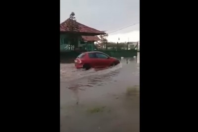 To dopiero technologia. Auto zapaliło się po wjeździe do wody 