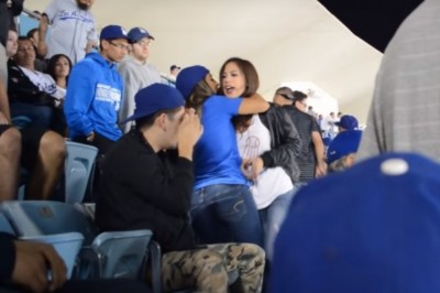 Dziewczyna zaczęła go bić po twarzy. W końcu nie wytrzymał