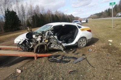 Taksówkarz jechał pod prąd autostradą i trafił w ciężarówkę - nagranie