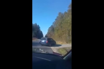 Dachowanie Passatem. Świadkowie nagrali film z wypadku