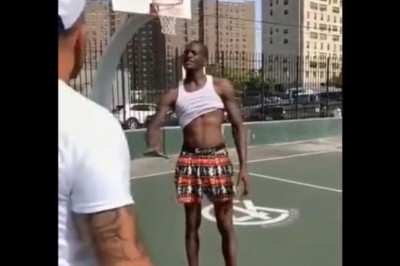 Tak kozaczył, a zawstydziła go małolata. Szybka lekcja koszykówki dla typa