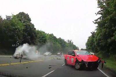 Z Fiata wypadł silnik. Nagranie zderzenia na DK88 koło Gliwic 