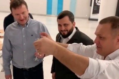 Gość i jego sztuczka z banknotem. Kiedy chcesz zabłysnąć na imprezce