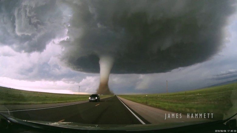 Uchwycili z bliska formowanie się ogromnego tornada