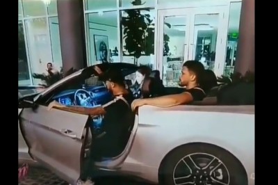 Kiedy chcesz się popisać w kabriolecie i wychodzi, aż za dobrze