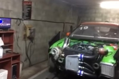 Turbosprężarka zasysa szmatkę podczas testu silnika 