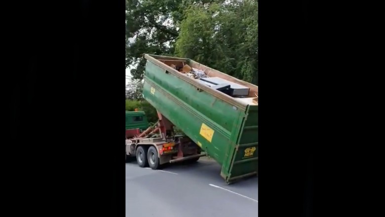 Gość z ciężarówki wymyślił jak przejechać pod za niskim wiaduktem 