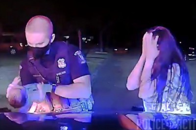 Policjant ratuje życie dławiącego się niemowlaka 