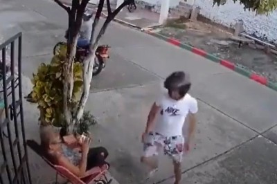 Dzielna babcia nie dała sobie zabrać telefonu