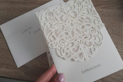 Zaproszenie na ślub z nietypowym wierszem. Nowożeńcy domagali się jednej rzeczy