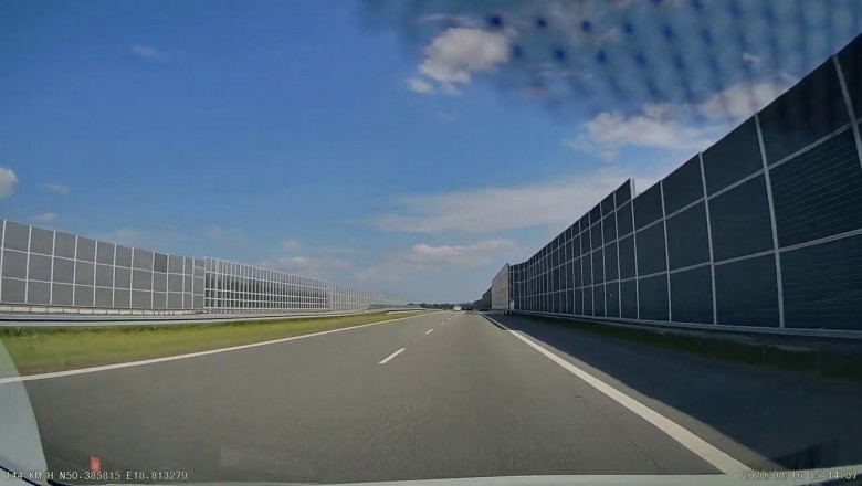 Policyjne zabezpieczenia miejsca kolizji na autostradzie A1