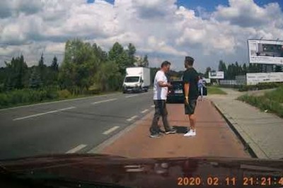 Kierowca BMW zajechał drogę, a później wyskoczył do kierowcy