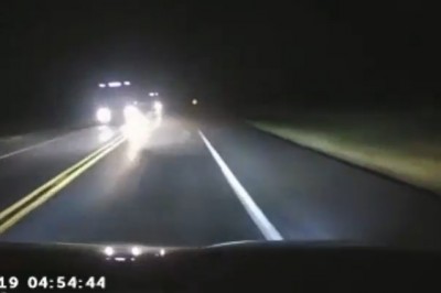 Jedziesz sobie spokojnie drogą w ciągu nocy, a tu taka niespodzianka