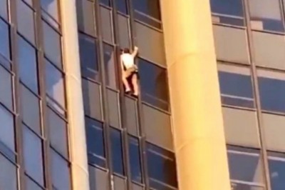 Marcin Banot wspiął się bez zabezpieczenia na 2 najwyższy budynek w Paryżu