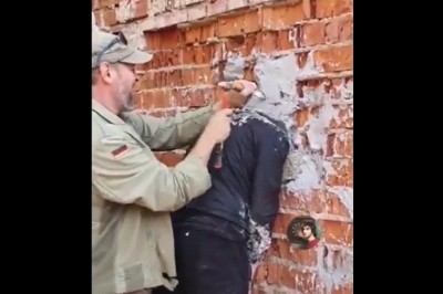 Kiedy z kolegami z budowy założysz się, że zamurujesz sobie głowę 