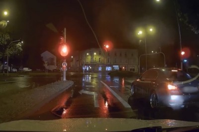 Wstawiony kierowca BMW kontra dwóch taksówkarzy. Daleko nie pojechał