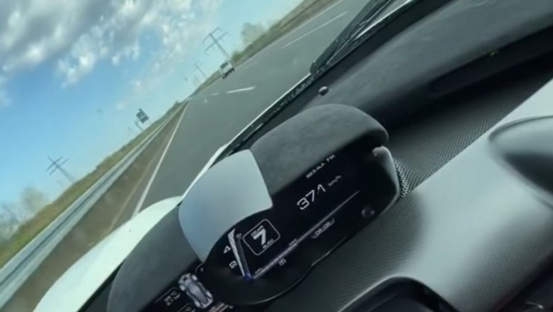 Ile fabryka dała, czyli jazda 372 km/h LaFerrari na autostradzie